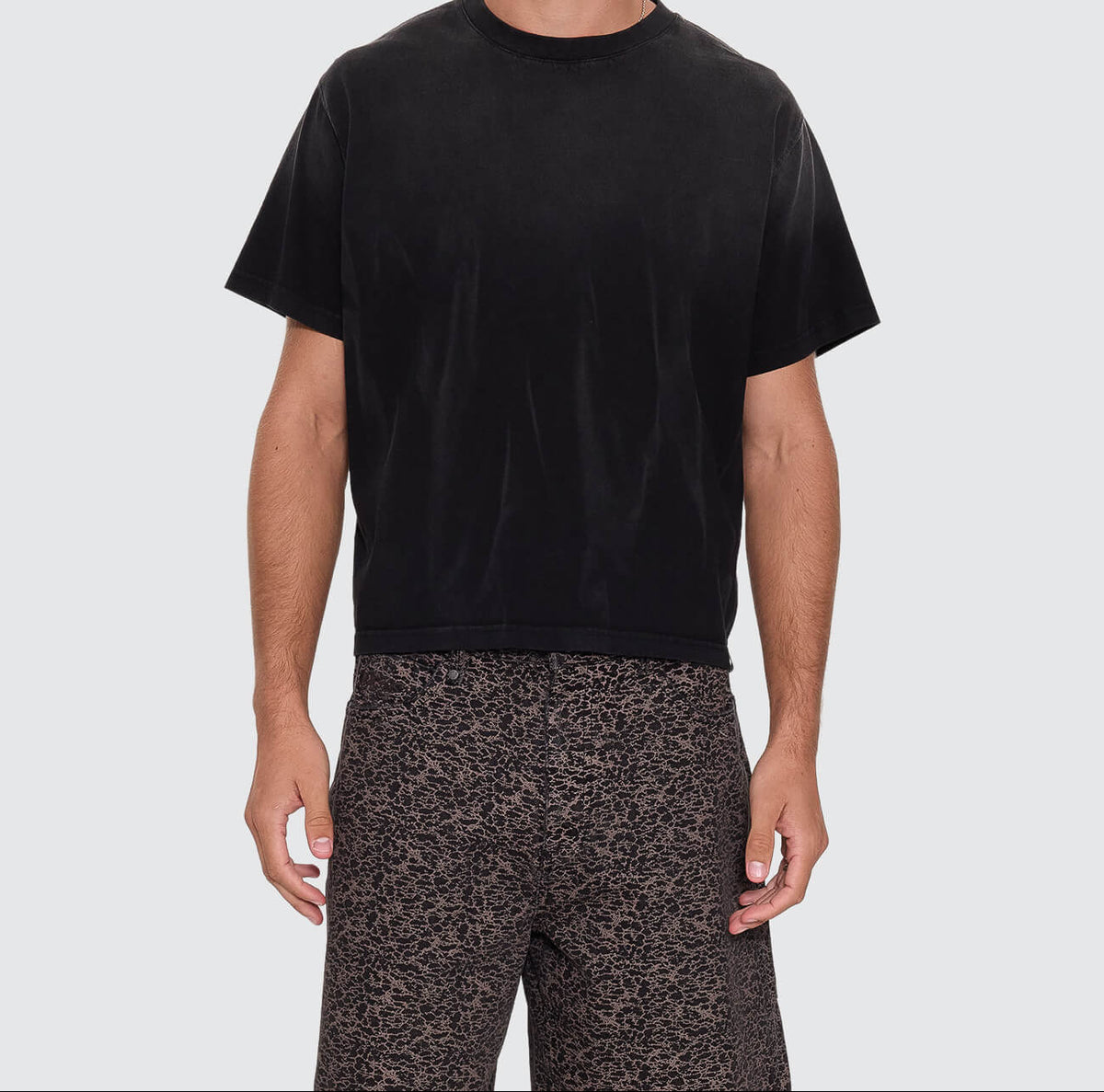 ALEXANDRE Men's Dark Faded Splatter Natural Occurrence Cropped Tee